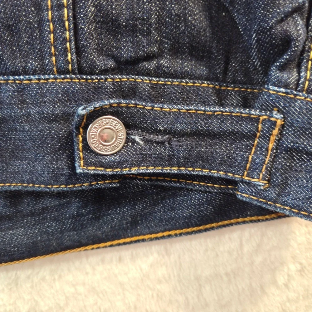 Levi's Trucker Jacket Mens M Blue Excellent 70589 Dark Wash Denim Button Up